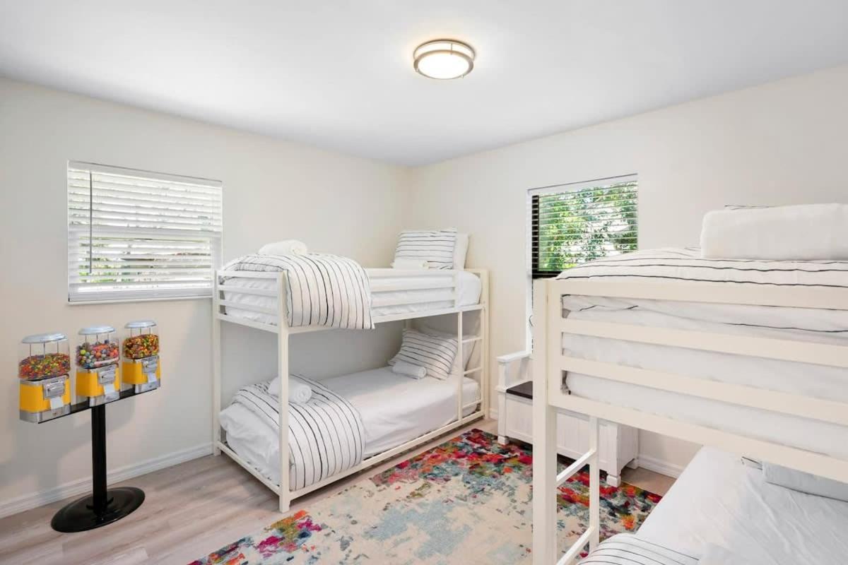 The St Augusdream Renovated Beach House Sleeps 8 Walk To Beach 세인트어거스틴 외부 사진
